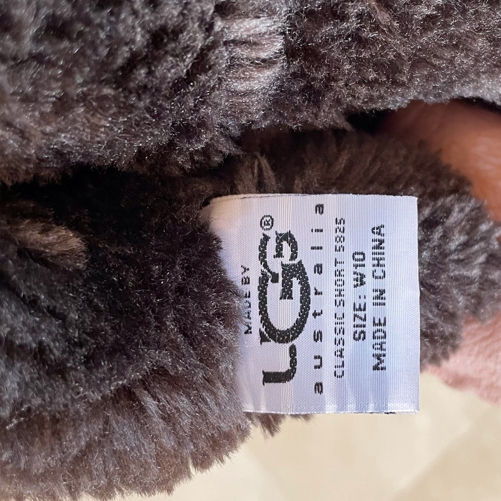 Ugg Chocolate Brown Classic Short Boot. Barely Worn Size 10 - Picture 7 of 7